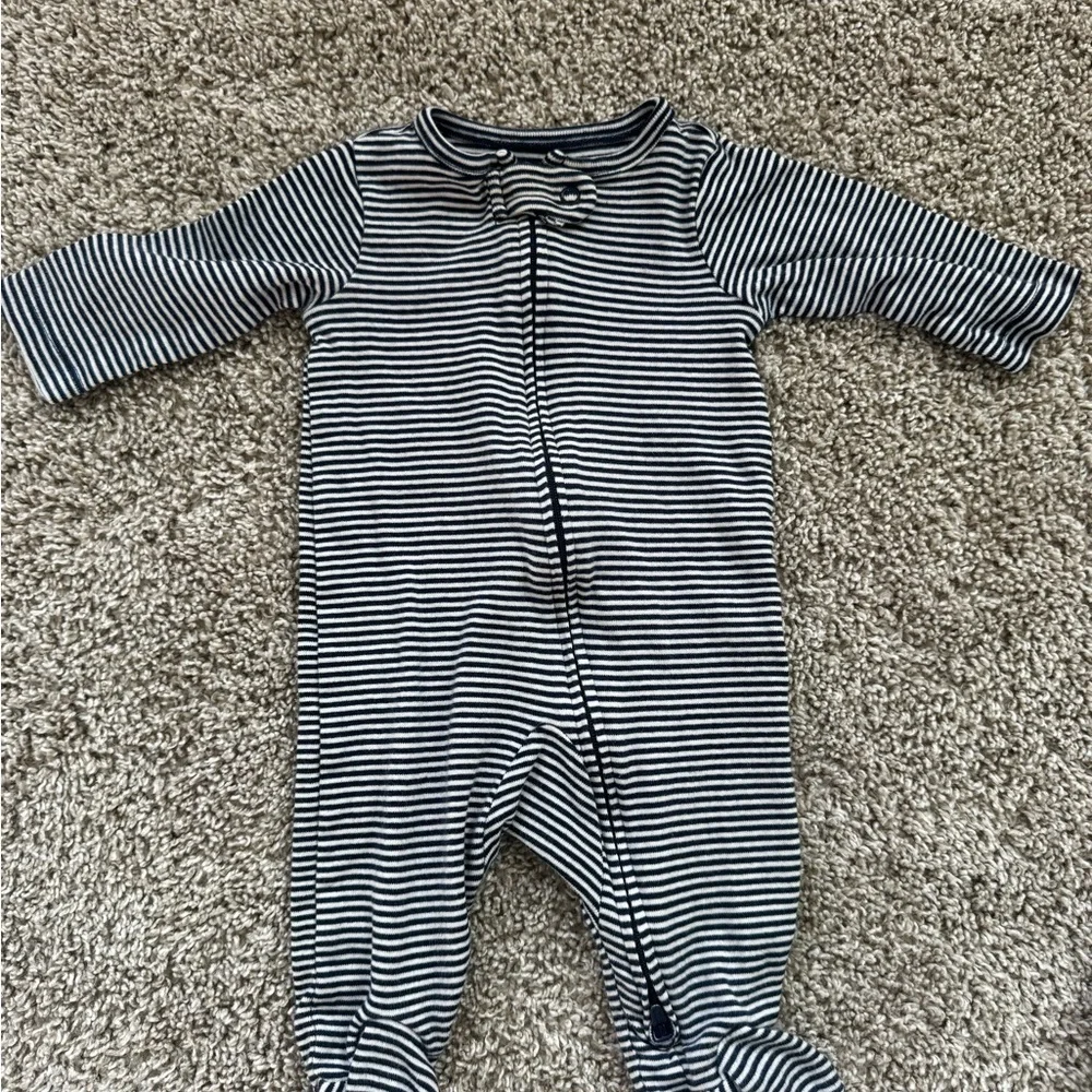 Carter’s Baby Boy 3-Pack bundle Footed Zip Sleepers Pajamas Blue Striped Size 3M